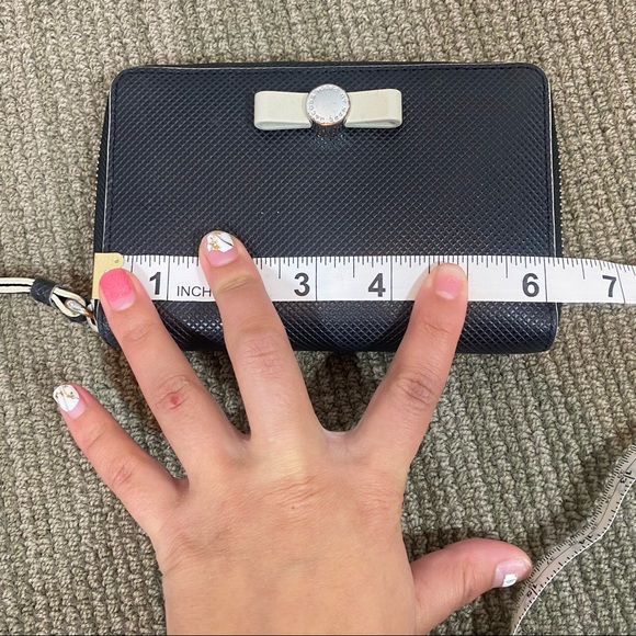 Marc Jacobs Black Small Wristlet With Zippered Coin Area - Picture 9 of 13